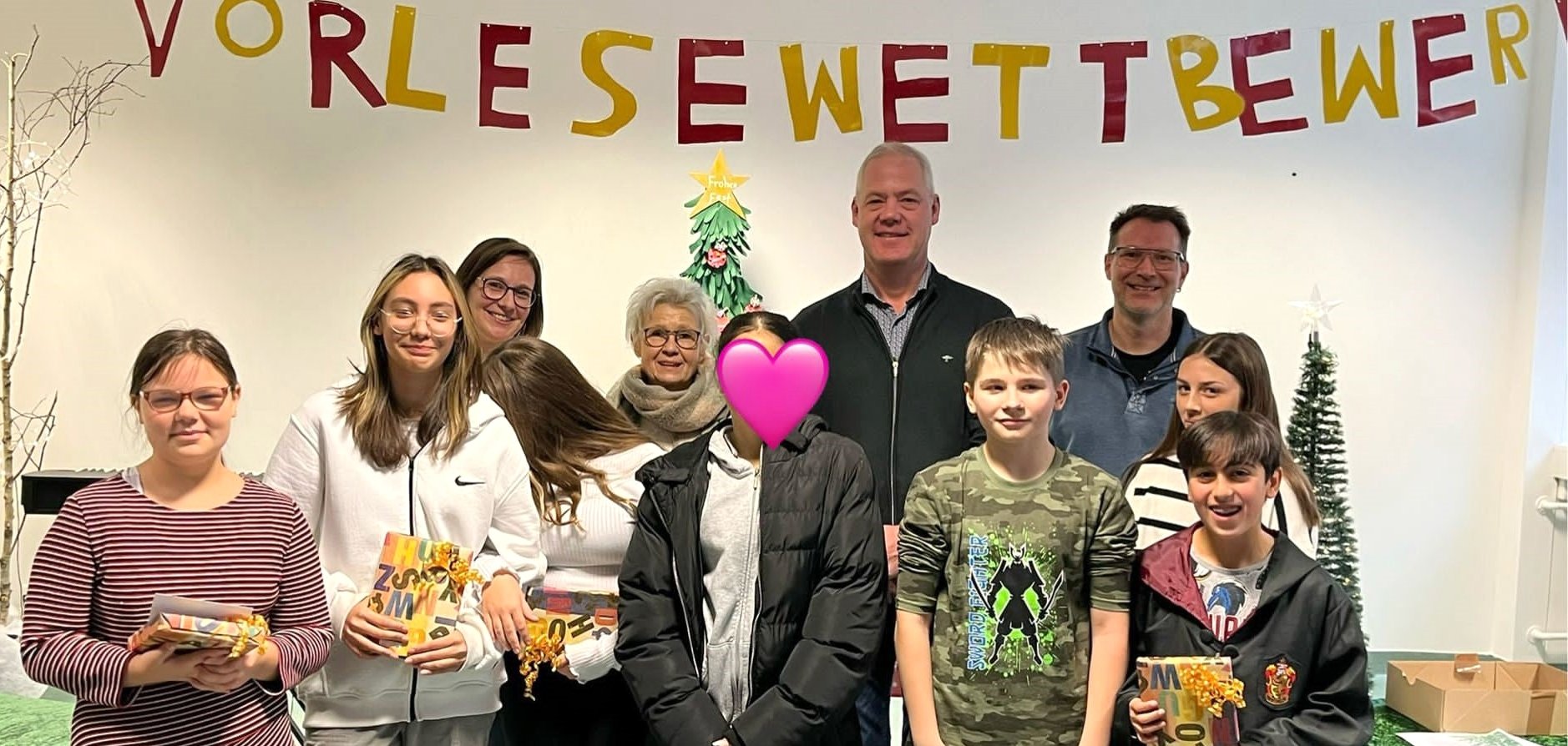 Gruppenbild der Klassensieger mit Jury