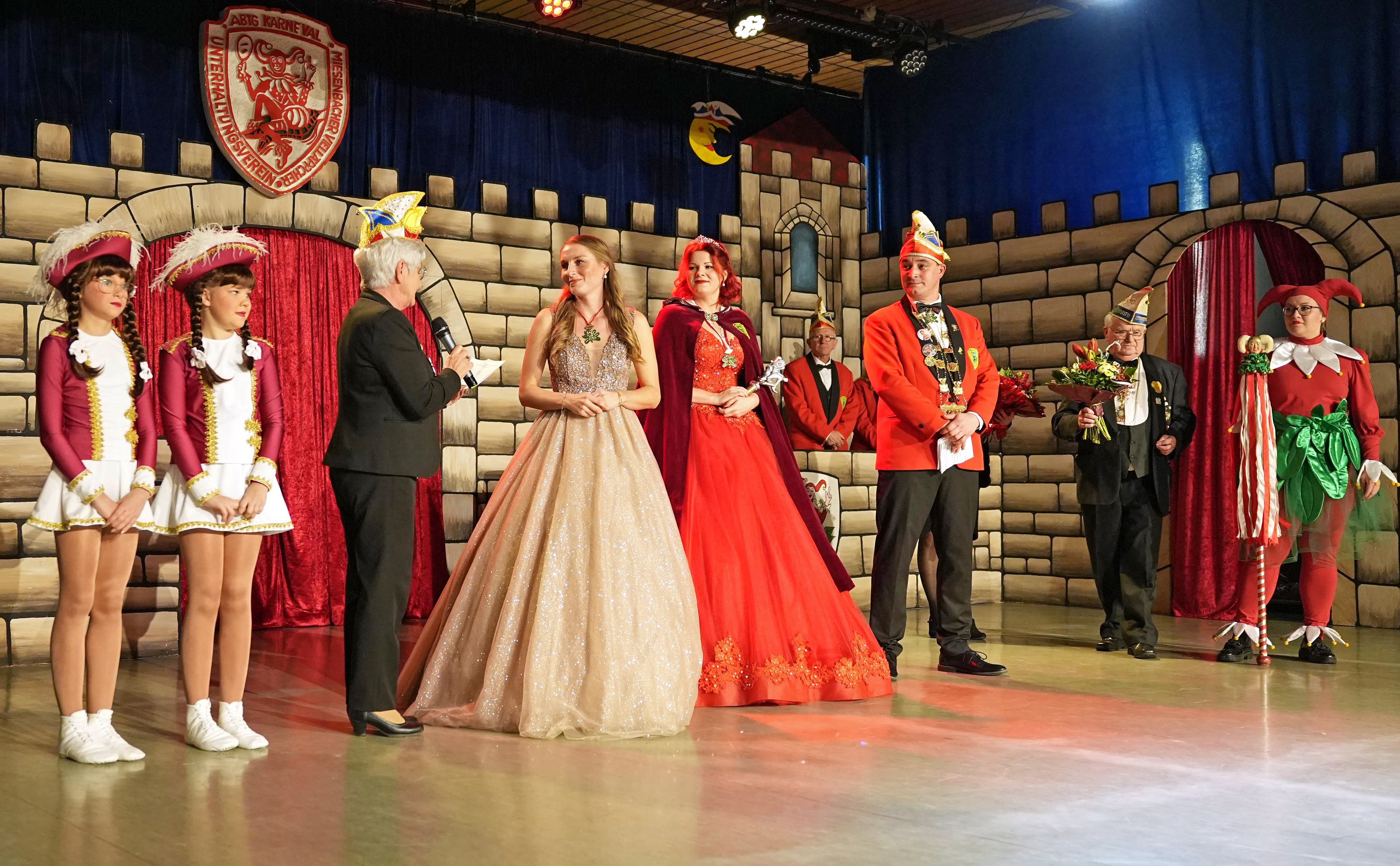 Übergabe des Prinzessinamtes bei den Miesenbacher "Vielläppchern"