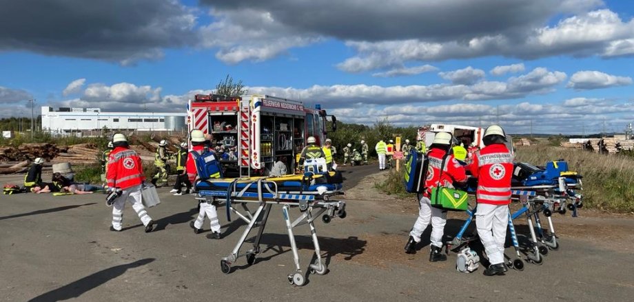 Foto der Großübung mit Rettungsdienst