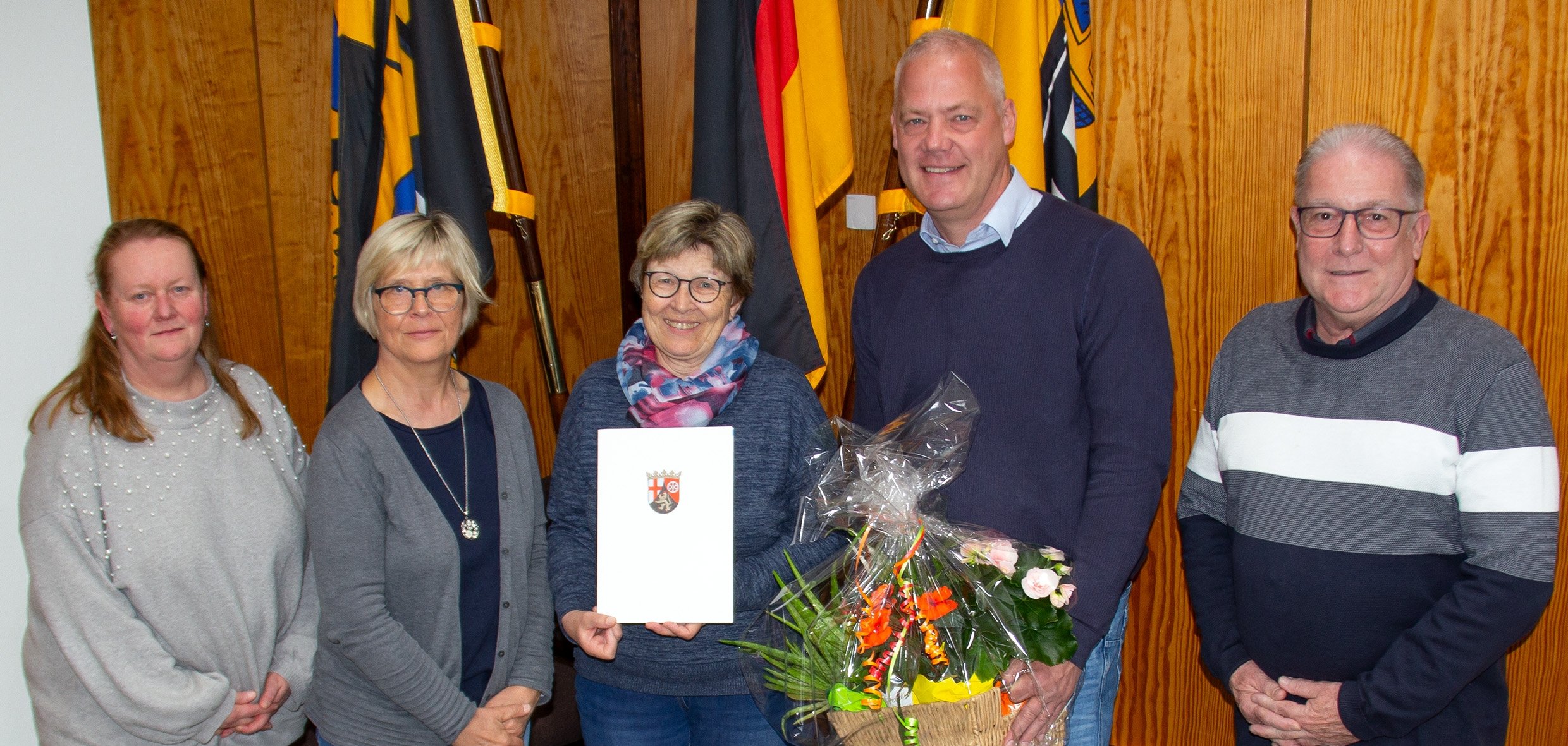 Gruppenbild mit der geehrten Erzieherin