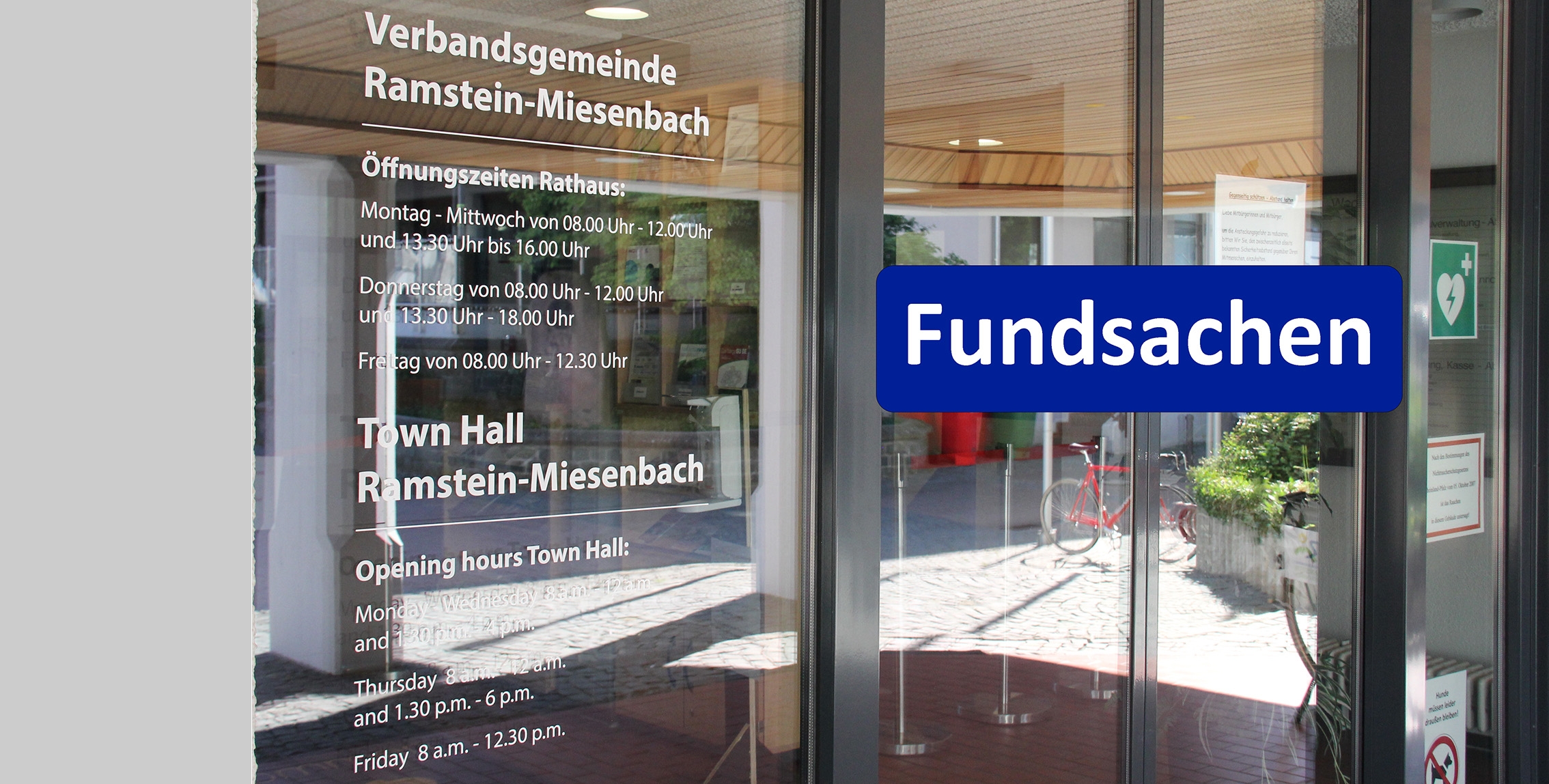 Bildmontage Eingang Rathaus