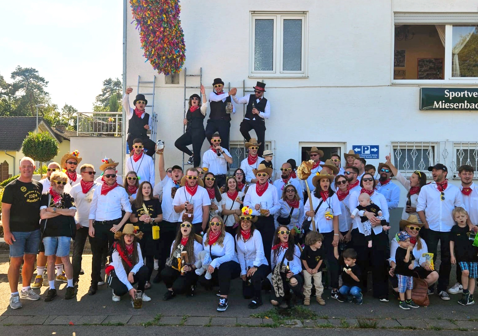 Straußjugend Miesenbach mit Bürgermeister