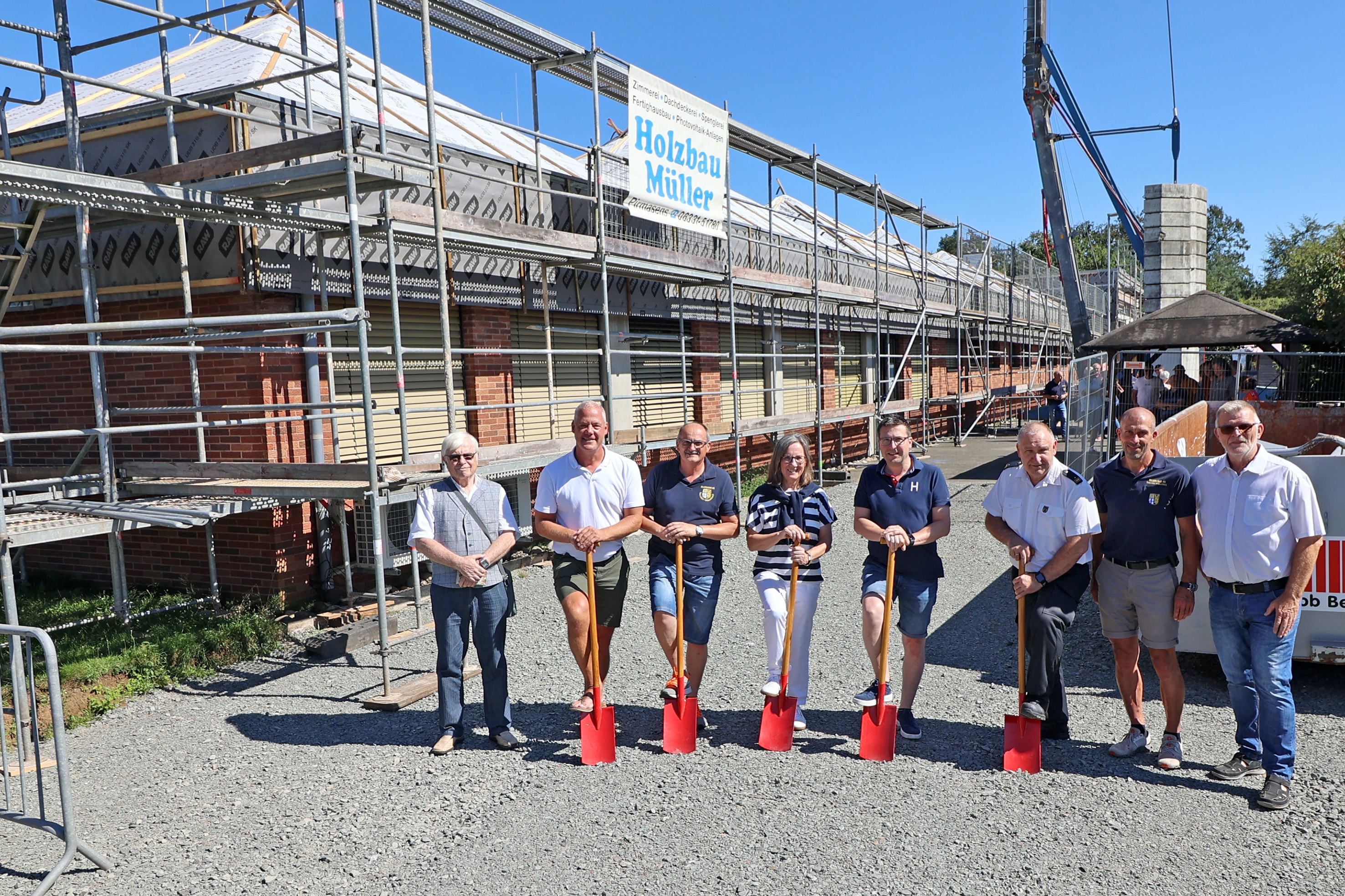 Gruppenbild: Spatenstich an der Feuerwache Ramstein