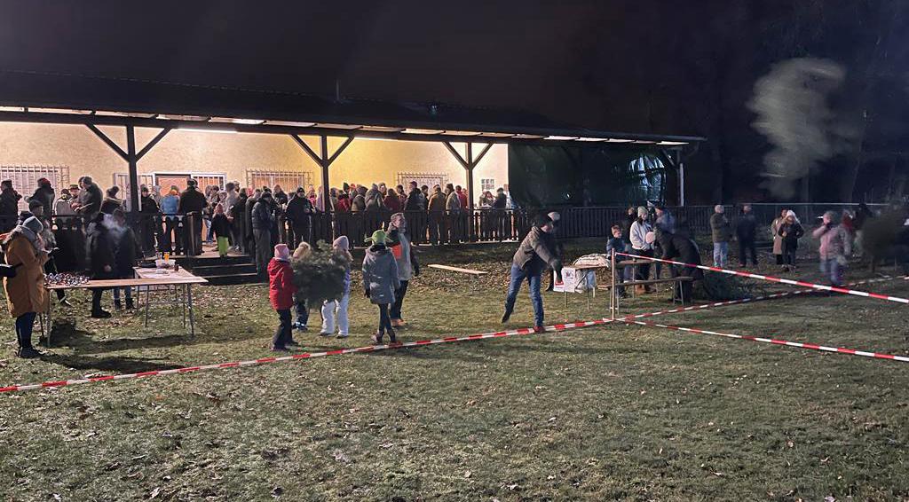 Weihnachtsbaumweitwurf beim Knutfest in Hütschenhausen