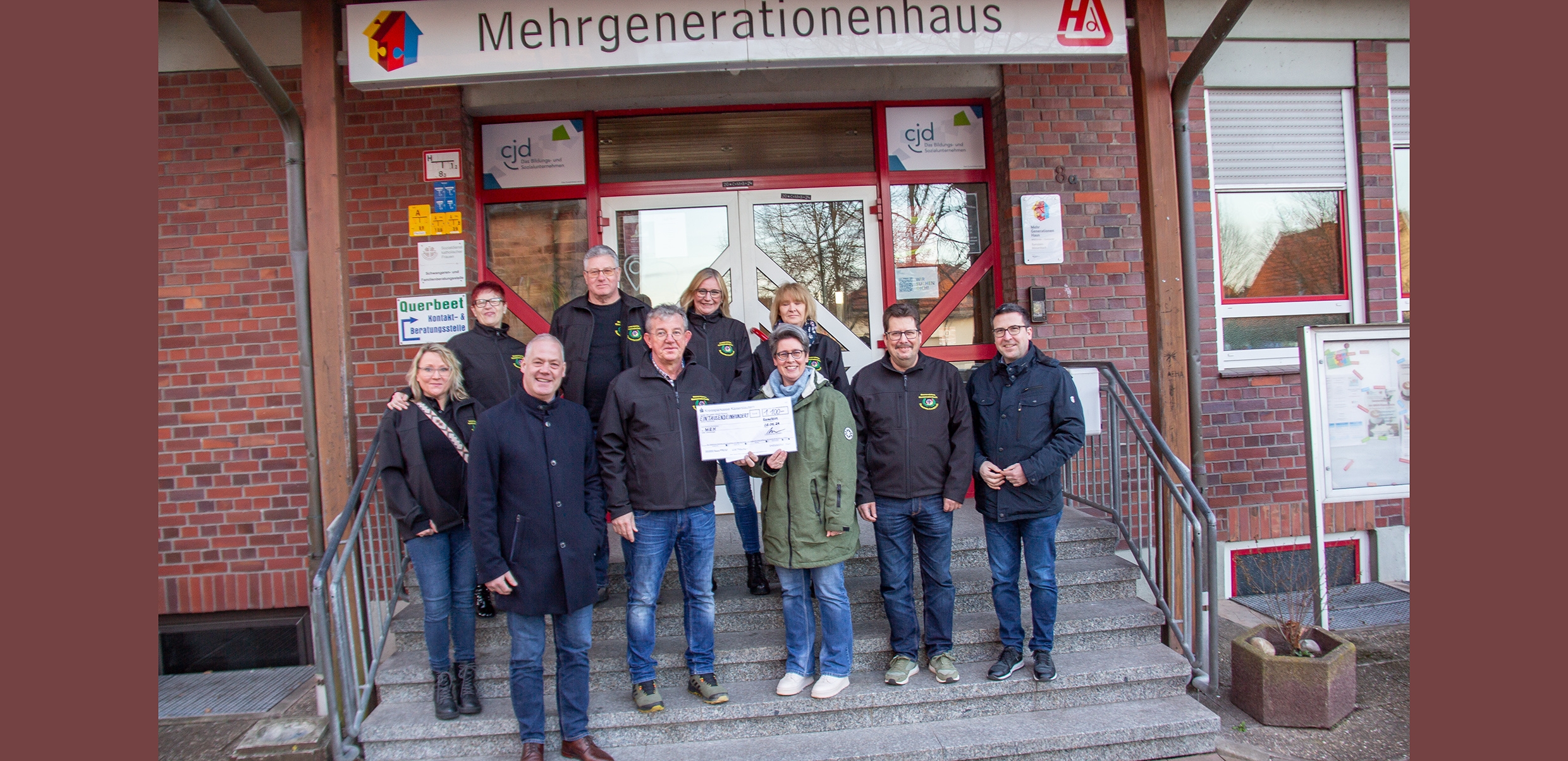 Spendenübergabe vor dem MGH Ramstein