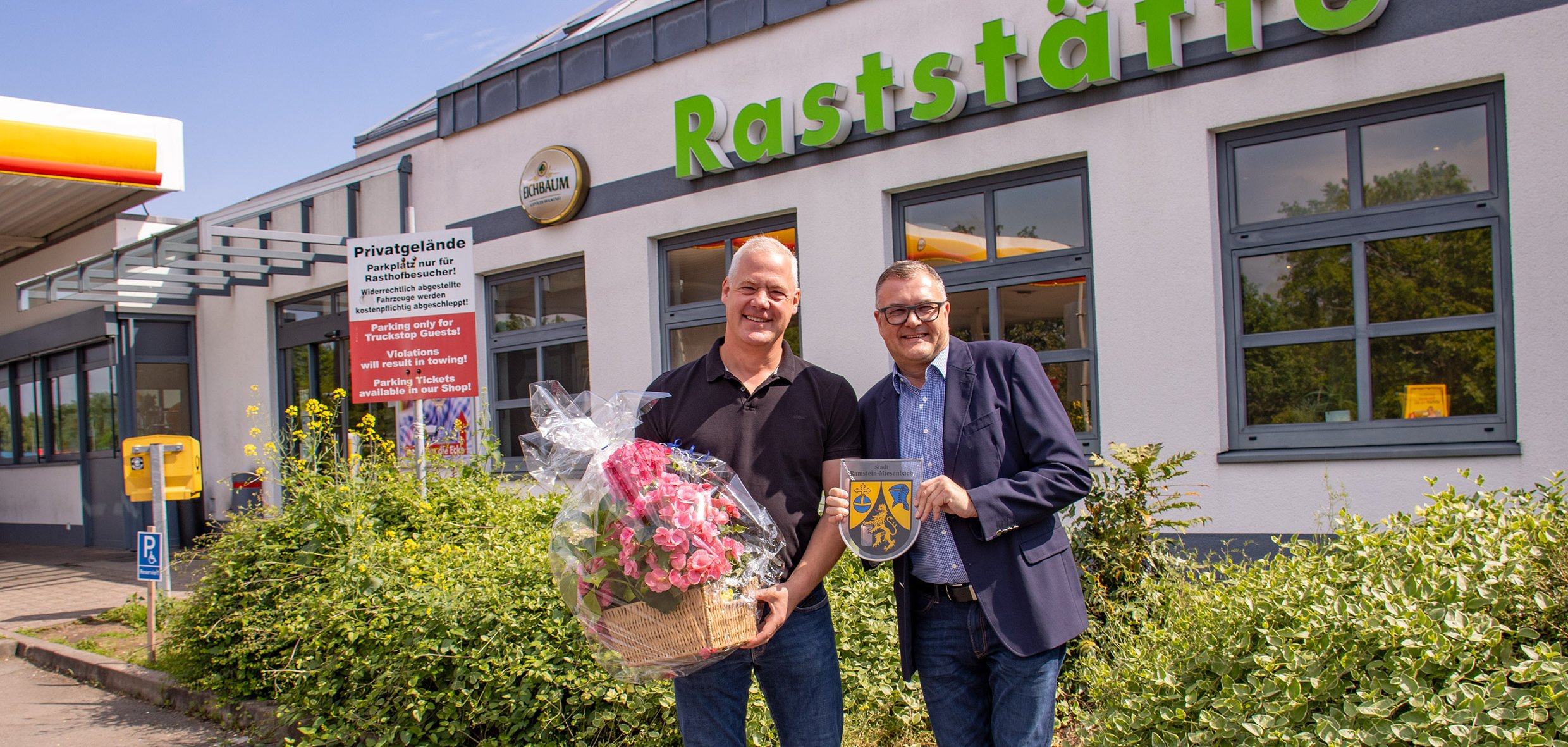 Bürgermeister Hechler und Autohofbetreiber Schossböck