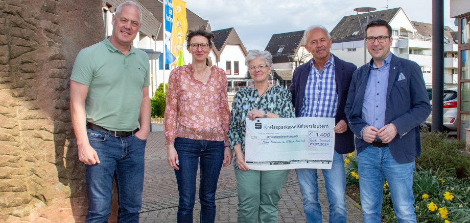 Foto der Spendenübergabe in Ramstein