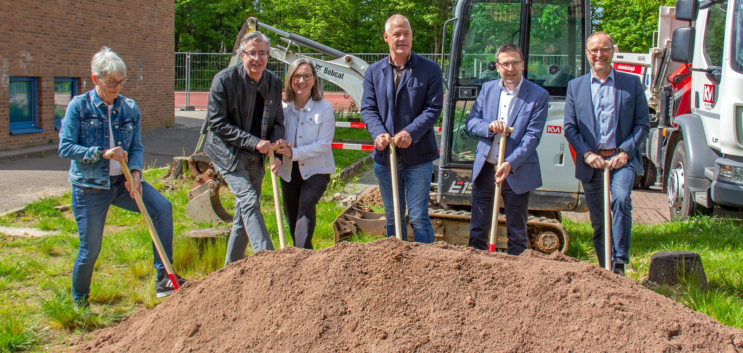 Spatenstich für den Anbau an der Moorbachtal-Grundschule