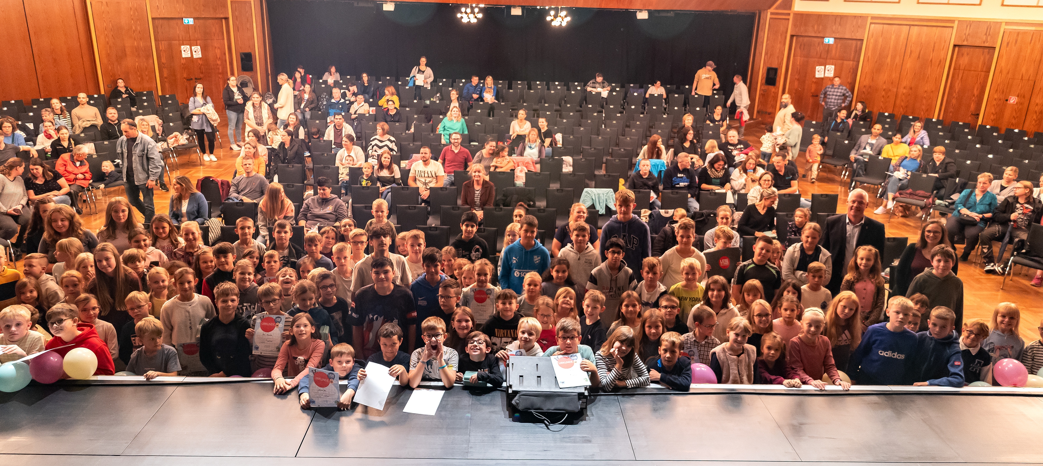 Großes Gruppenbild mit allen Leserinnen und Lesern