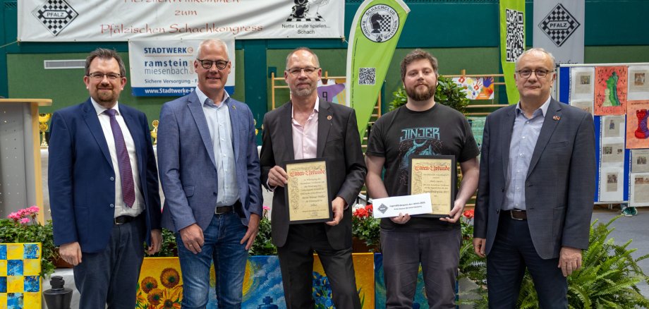 Gruppenbild zur Eröffnung des Schachkongresses