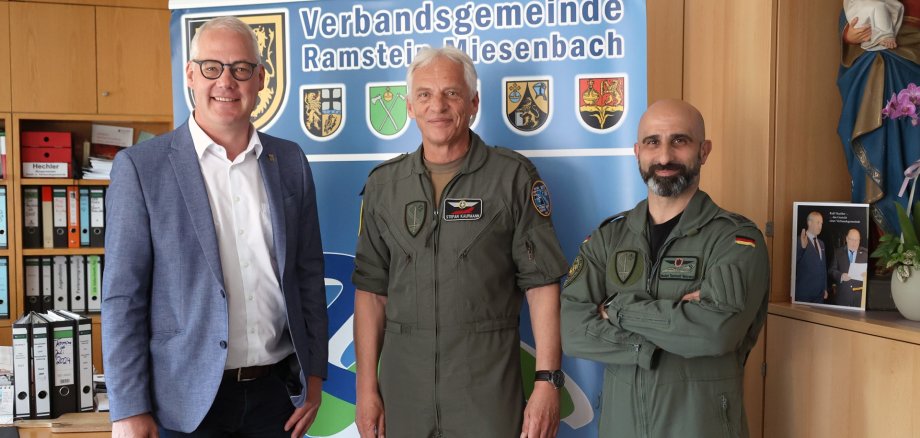 Gruppenbild mit Hechler, Kaufmann und Samadi