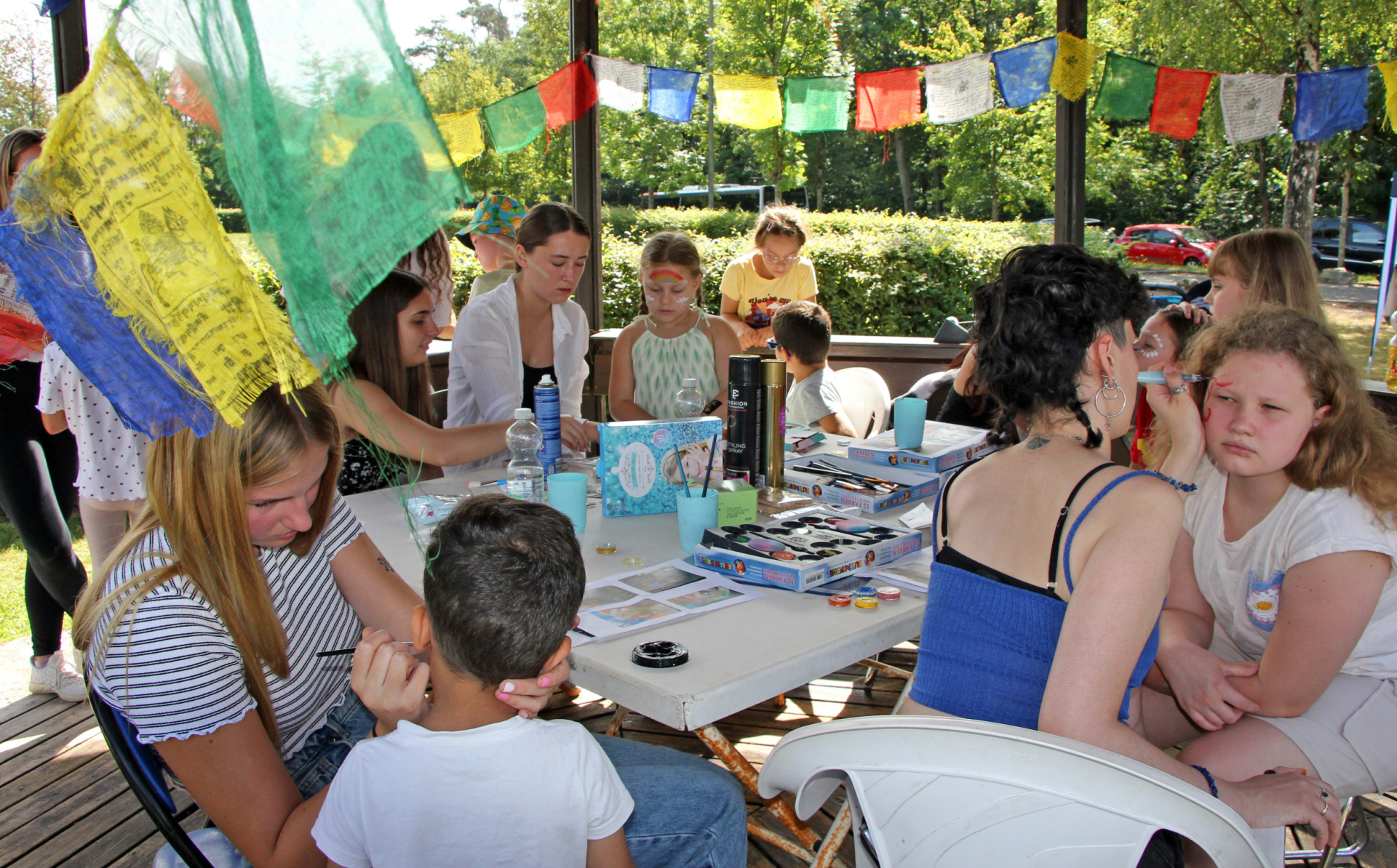 Kinderschminken beim Spielfest in Hütschenhausen