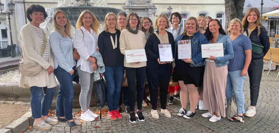 Gruppenbild mit Erzieherinnen der Kitas