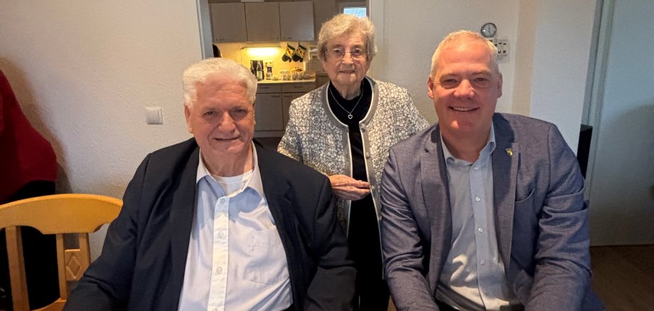 Elisabetha Stein mit Gratulanten Hechler und Altherr