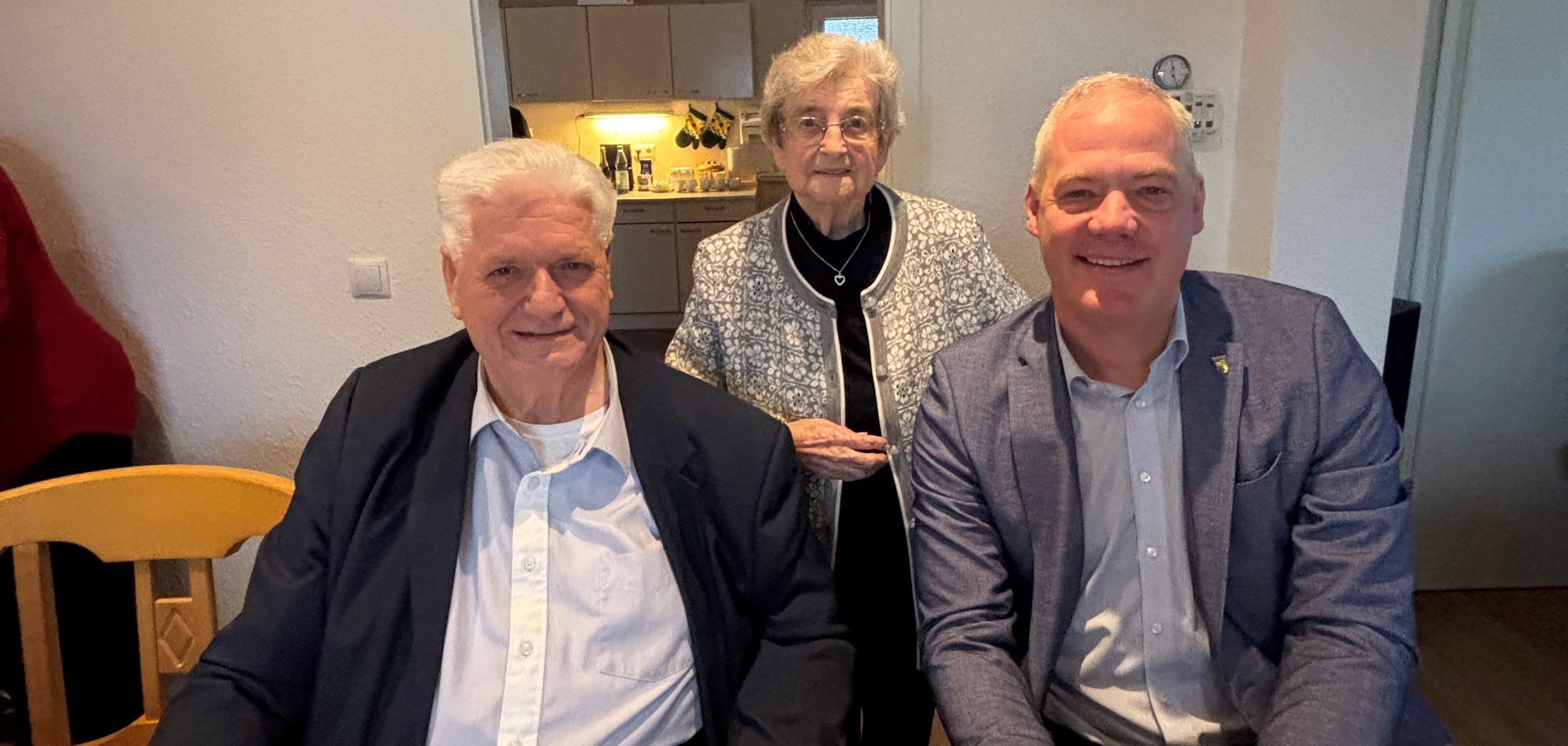 Elisabetha Stein mit Gratulanten Hechler und Altherr