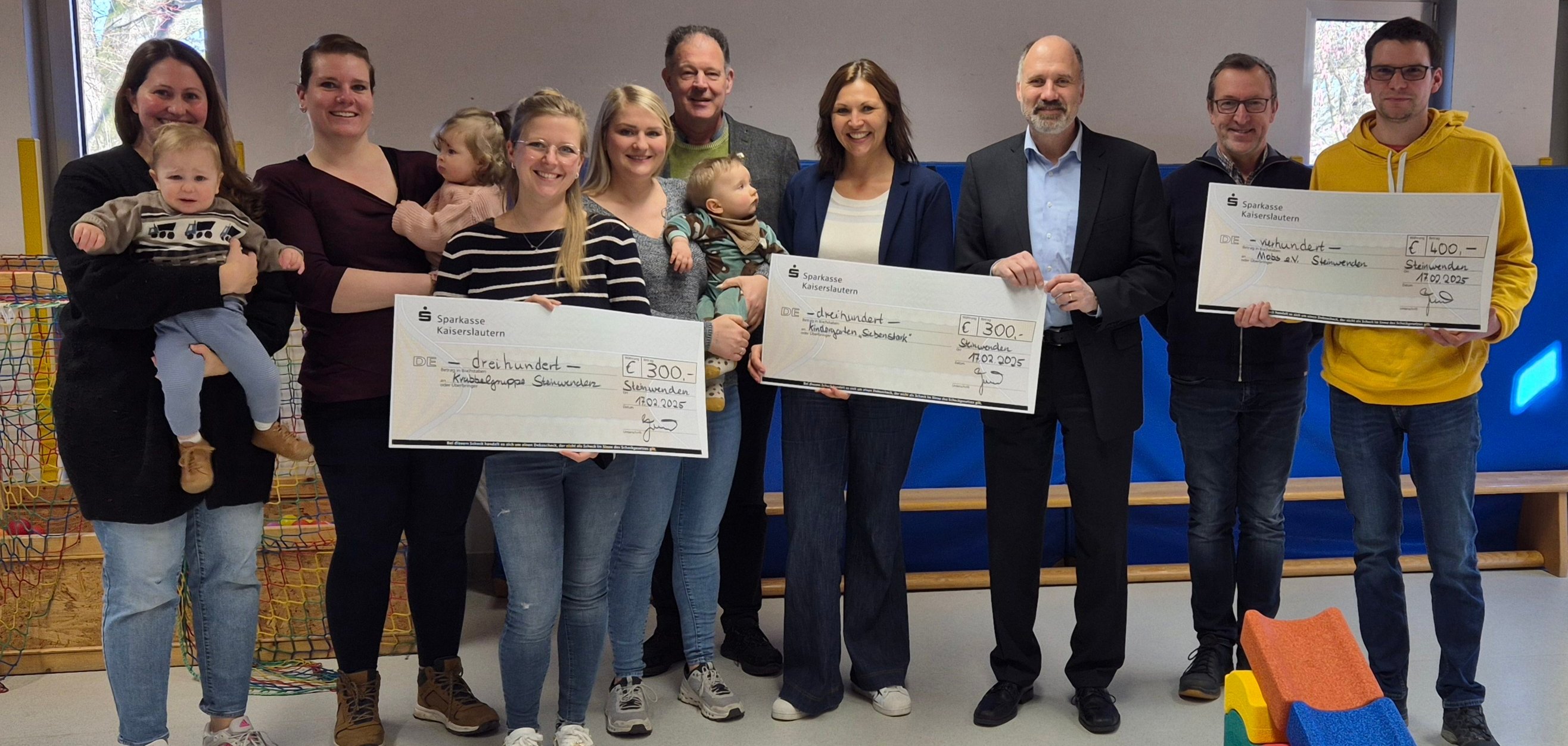 Gruppenbild der Spendenempfänger