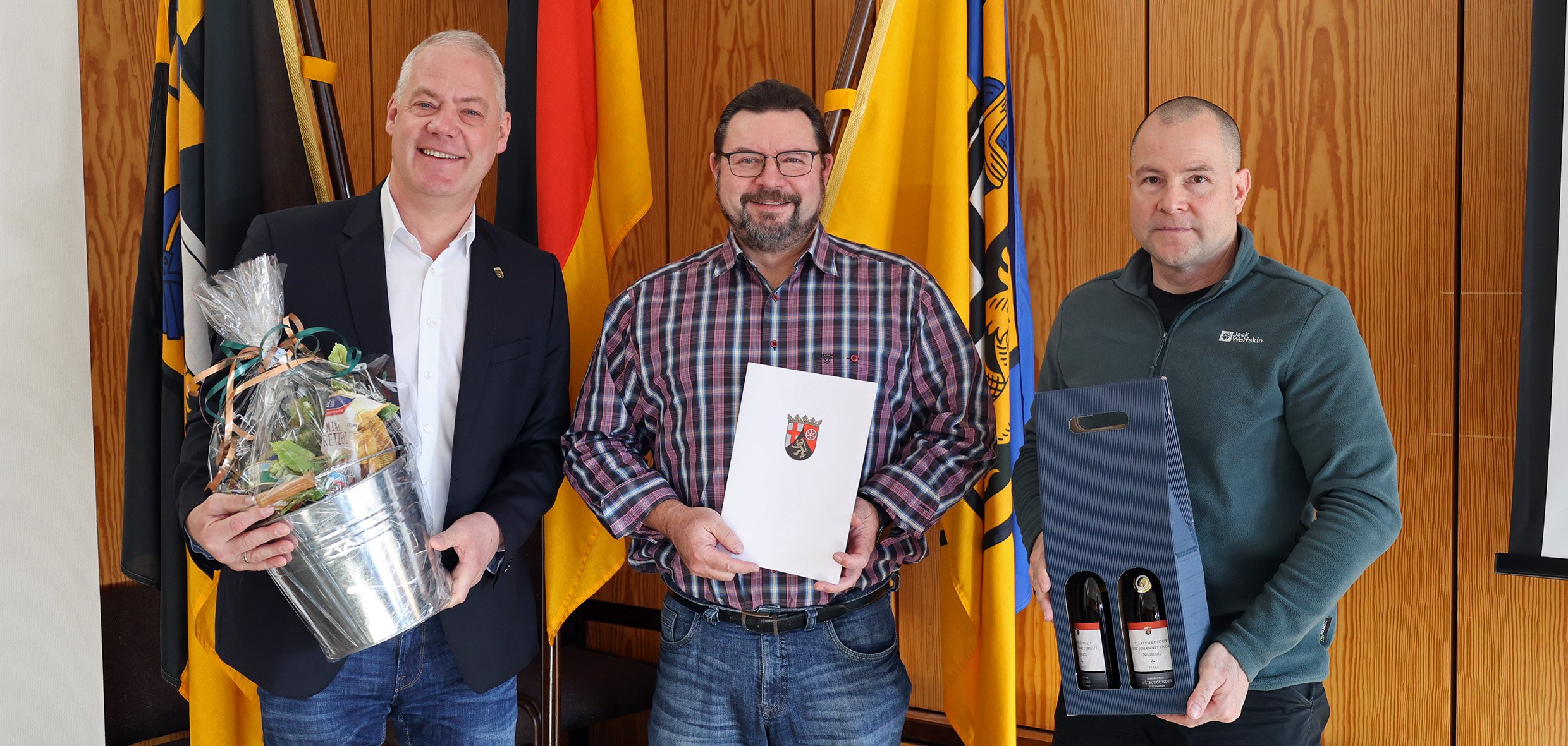 Foto der Ehrung im Sitzungssaal