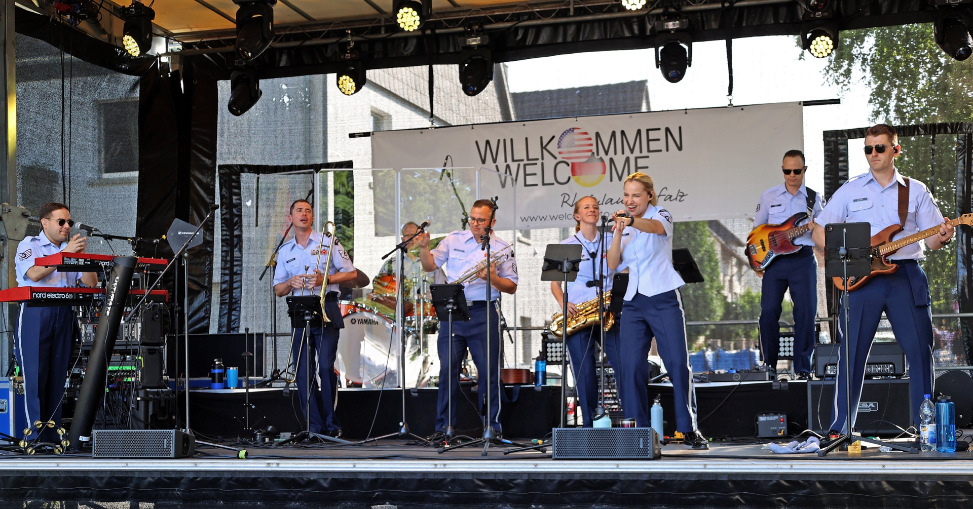USAFE-Band auf der Bühne
