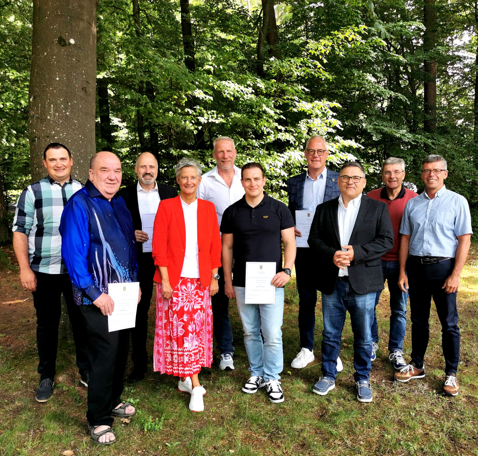 Gruppenbild mit Ortsbürgermeistern und Reichswaldbevollmächtigten