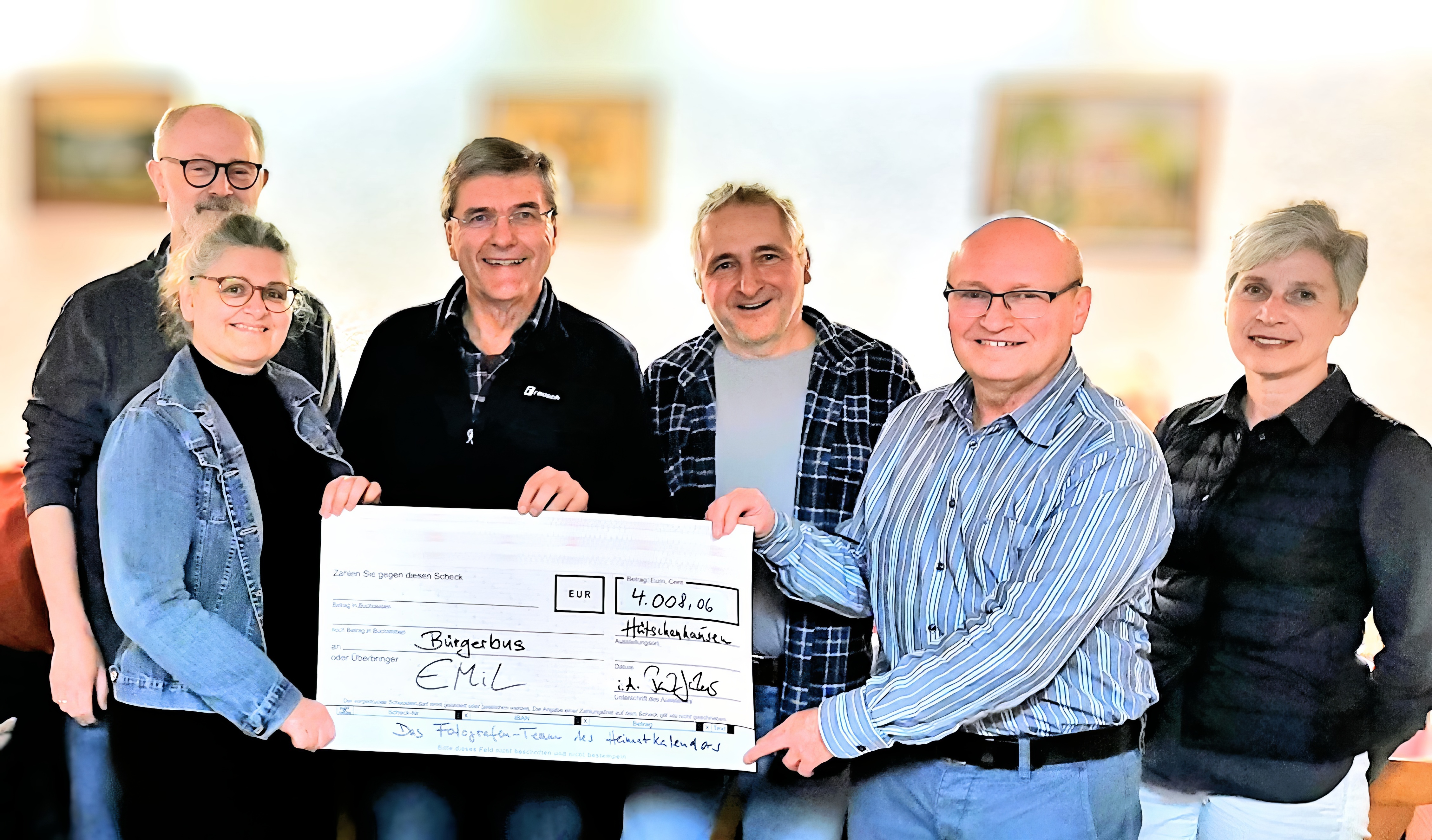 Scheckübergabe an Bürgerbusverein
