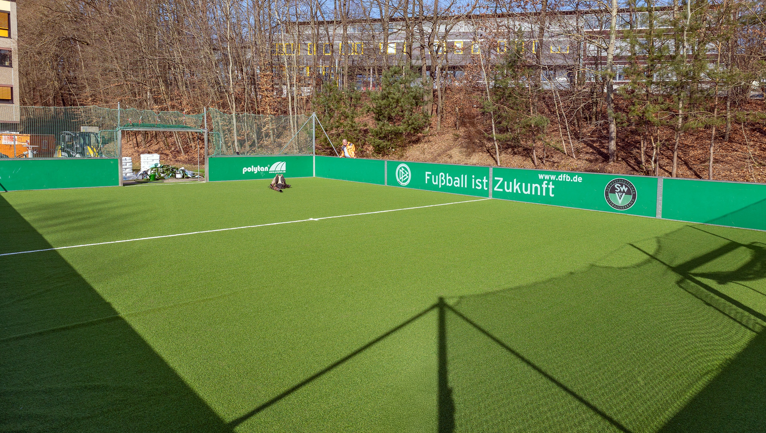 Bild vom Kleinspielfeld mit neuem Belag