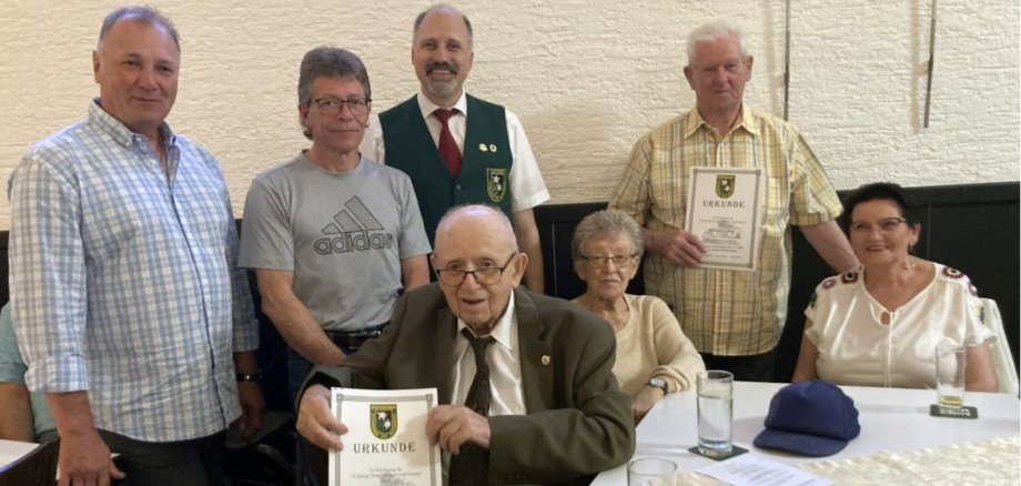 Foto mit geehrten Gründungsmitgliedern