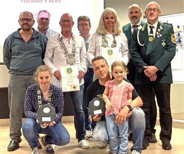 Gruppenbild mit Schützenkönig
