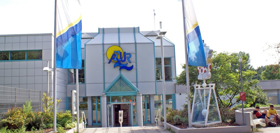 Eingang zum Freizeitbad AZUR
