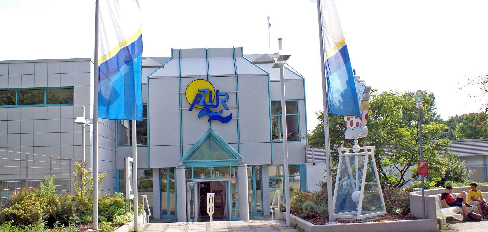 Eingang zum Freizeitbad AZUR