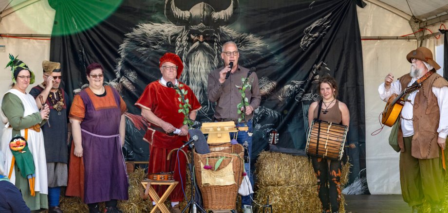 Eröffnung des Marktes auf der Bühne