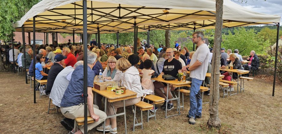 Blick auf die Besucher des Festes