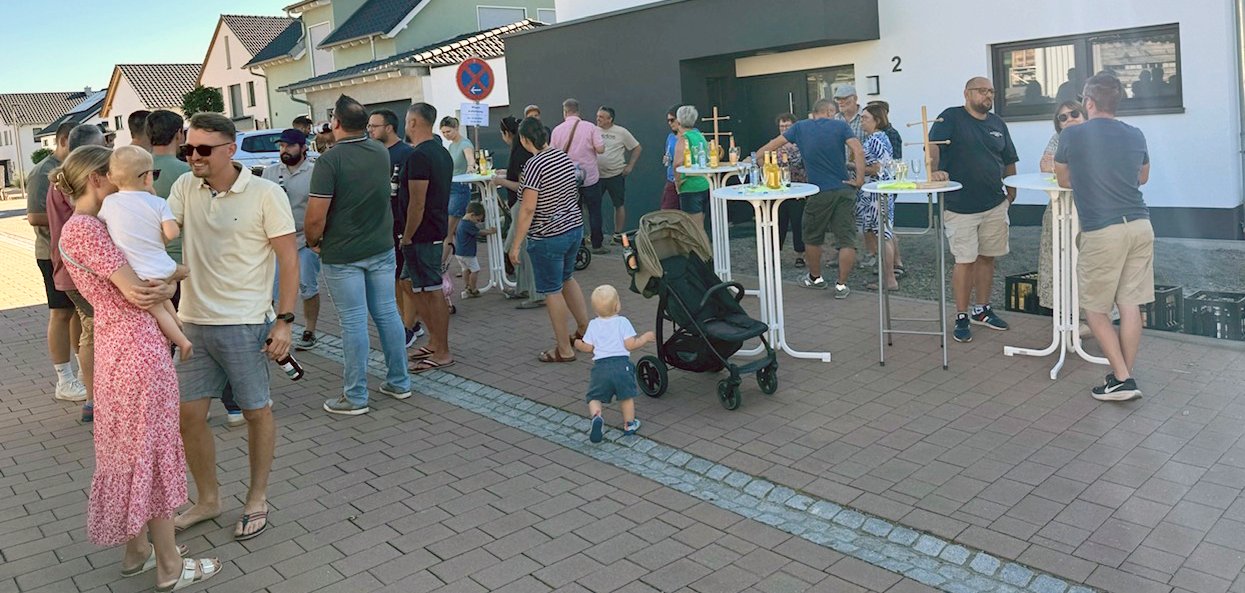 Foto von der offiziellen Straßenfreigabe in Kottweiler-Schwanden