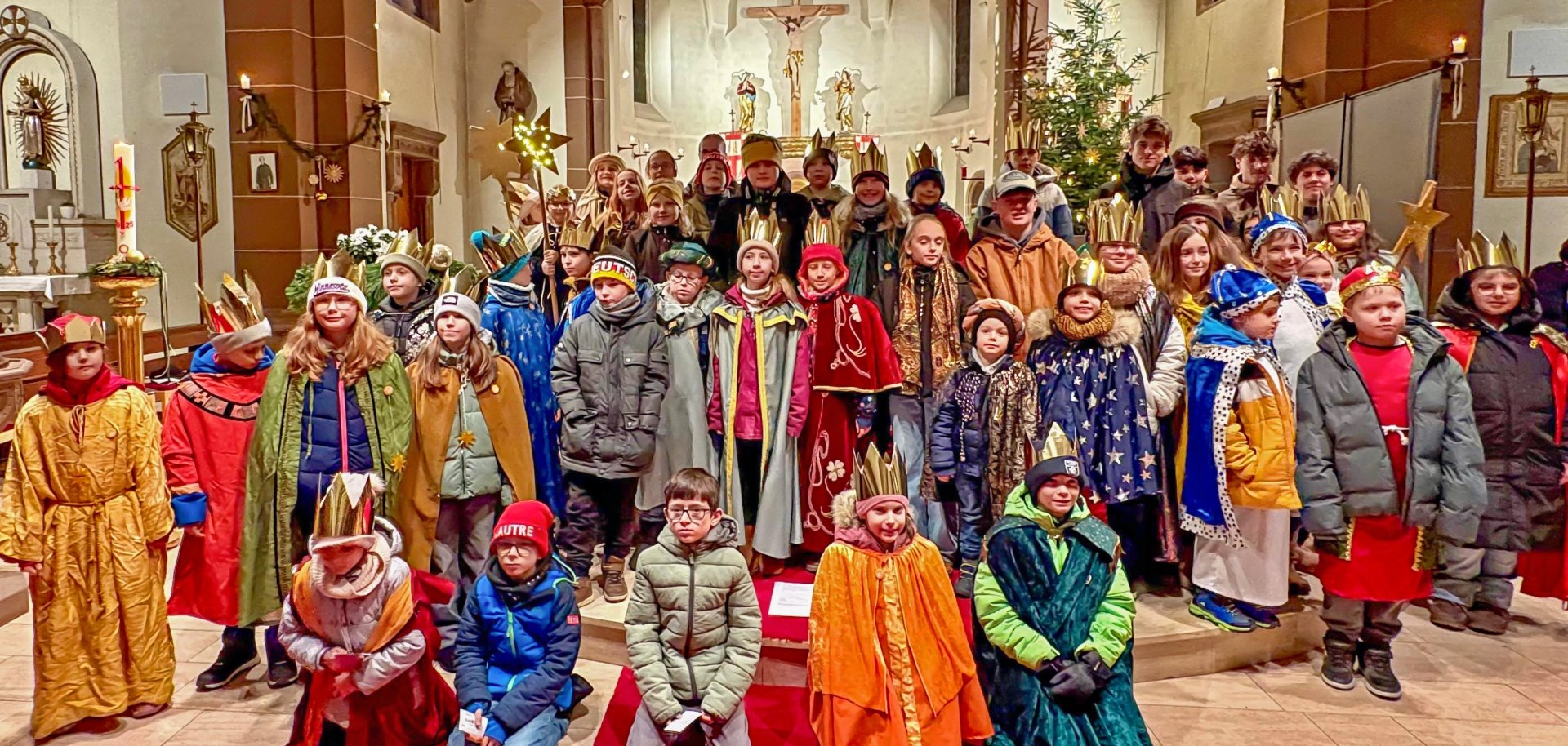 Sternsinger in der Kirche
