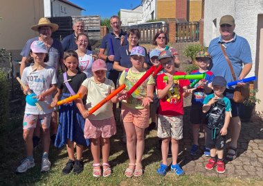 Gruppenbild mit Kindern und Betreuern