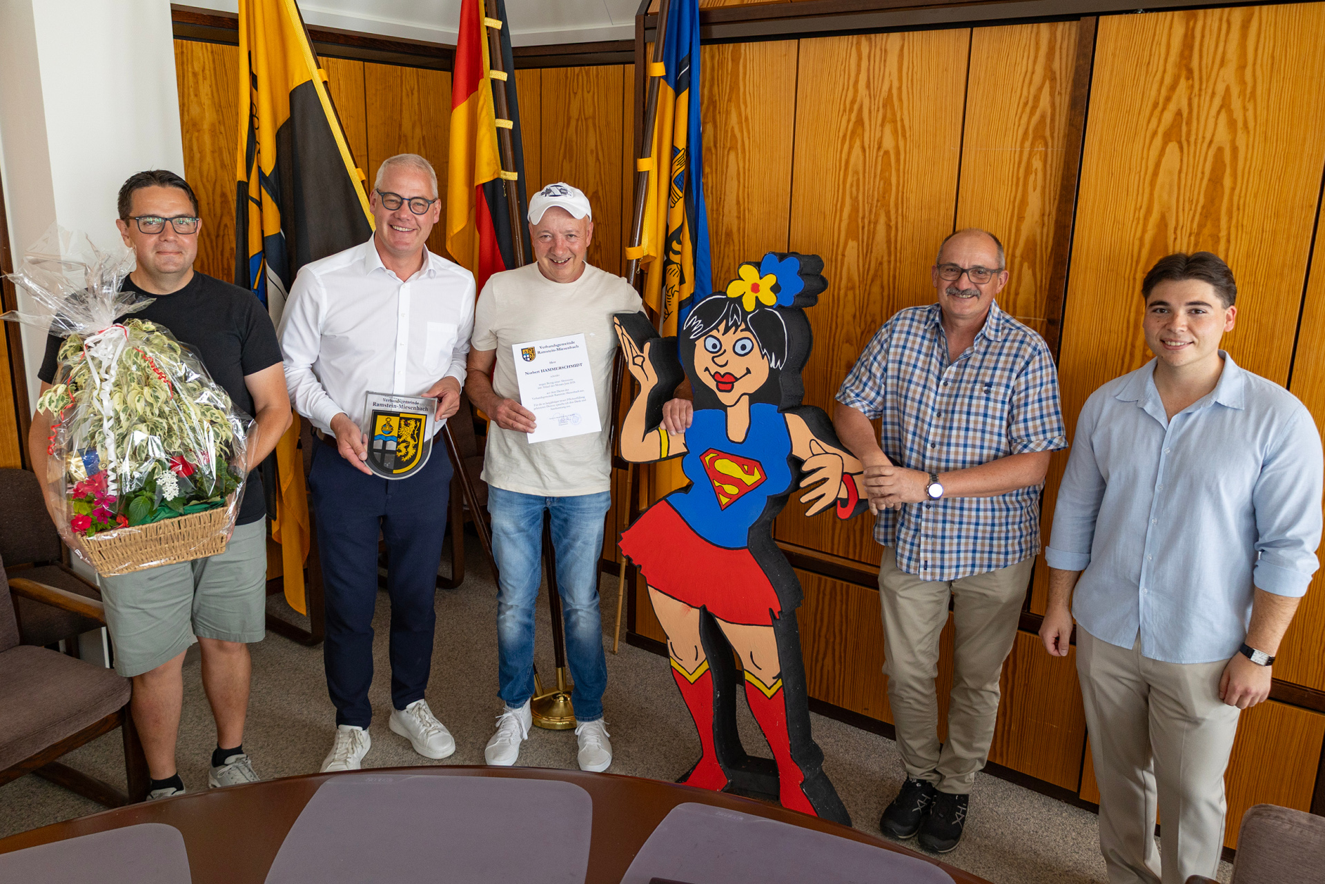 Norbert Hammerschmidt mit Gratulanten