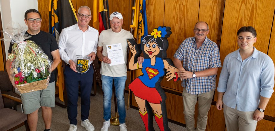 Norbert Hammerschmidt mit Gratulanten
