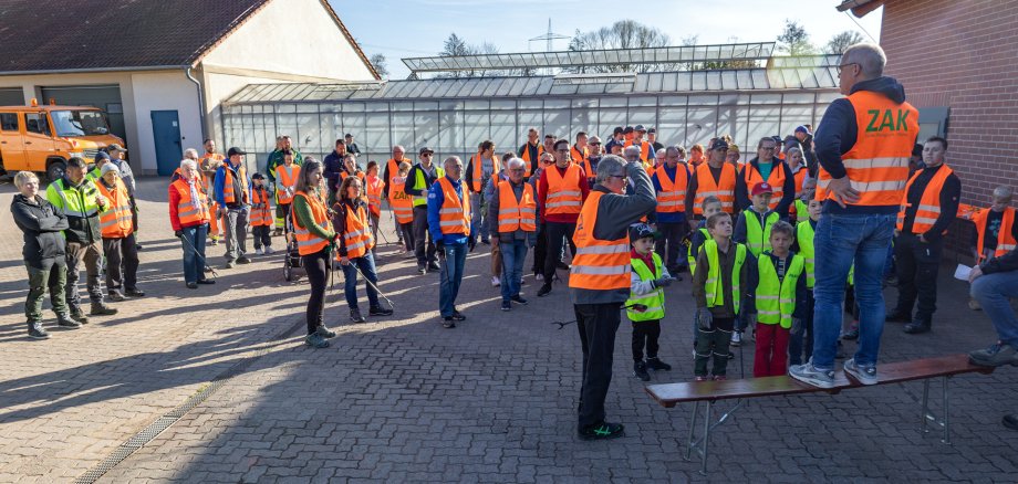 Foto: Start der Müllsammler 2025 in Ramstein