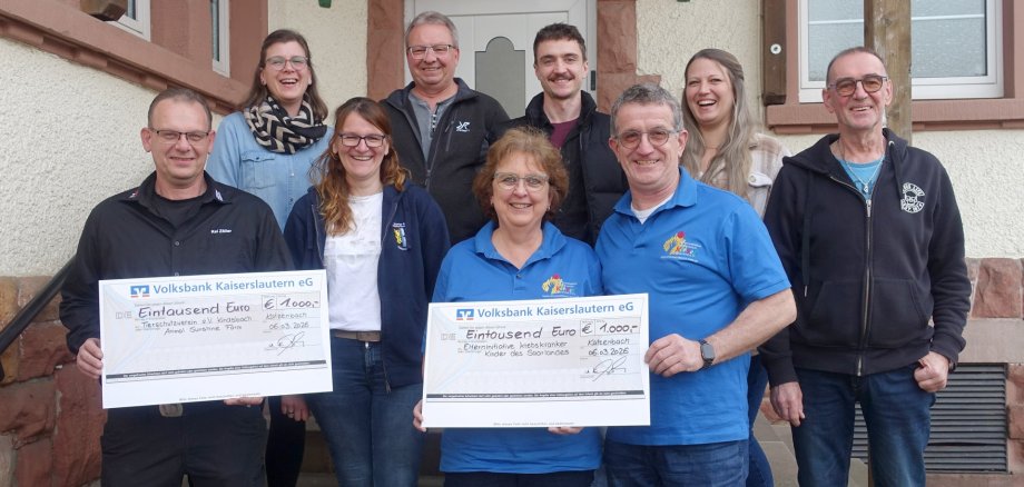 Spendenübergabe am Dorfgemeinschaftshaus Katzenbach