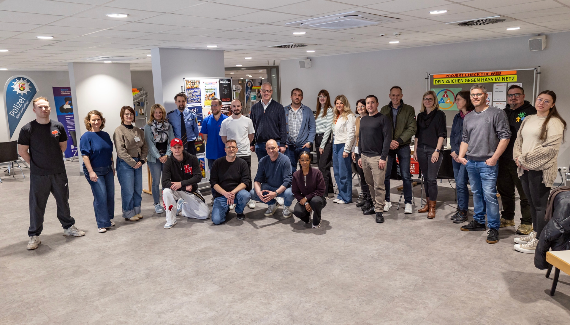 Gruppenbild mit allen beteiligten Akteuren