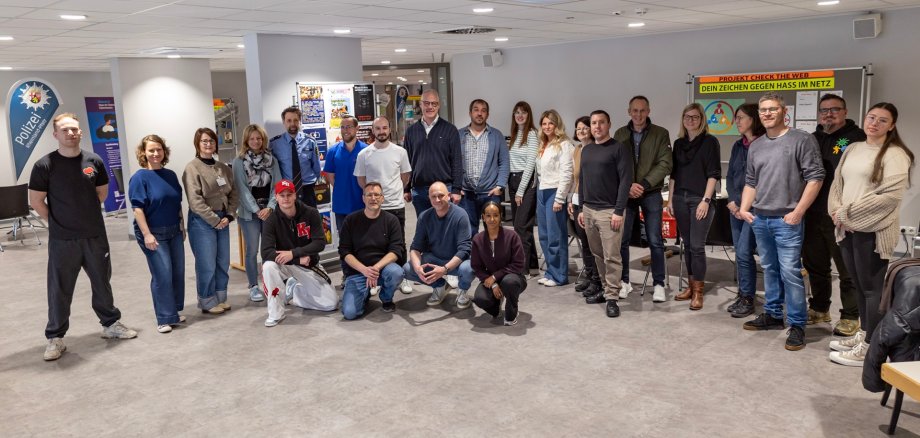 Gruppenbild mit allen beteiligten Akteuren