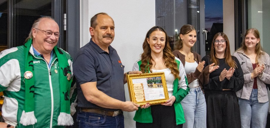 Gruppenbild der Spendenübergabe