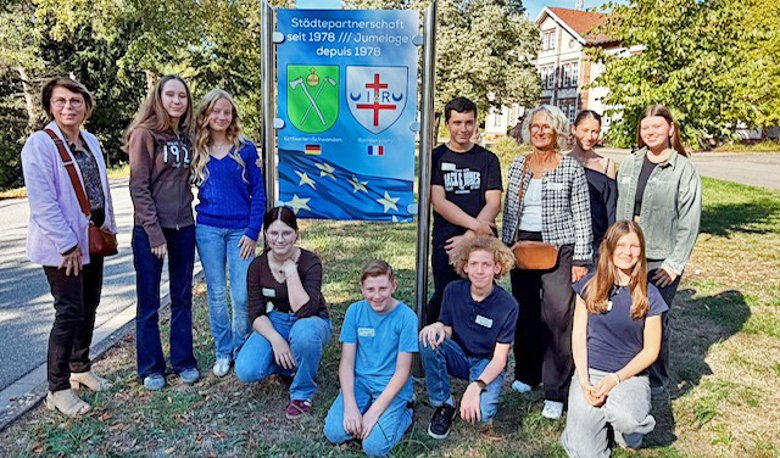Gruppenbild mit Jugendlichen