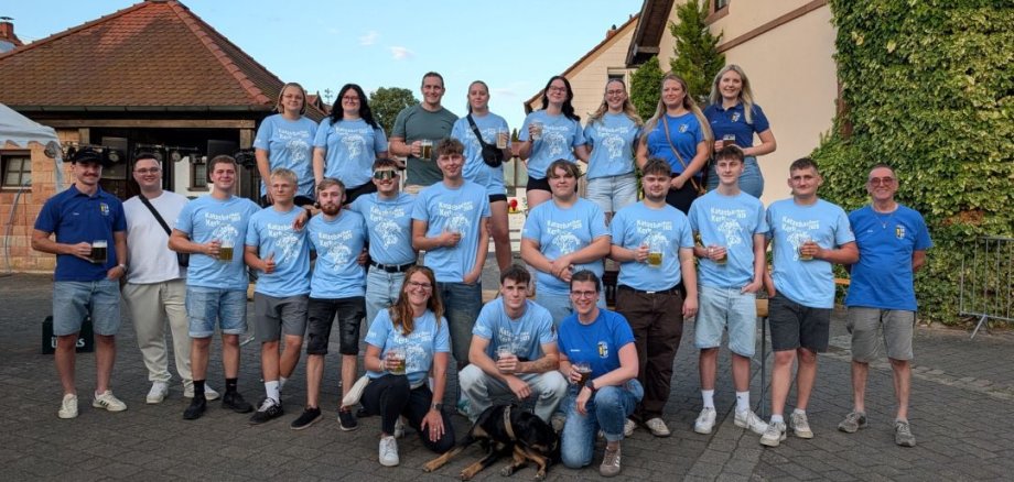 Gruppenbild mit Straußjugend