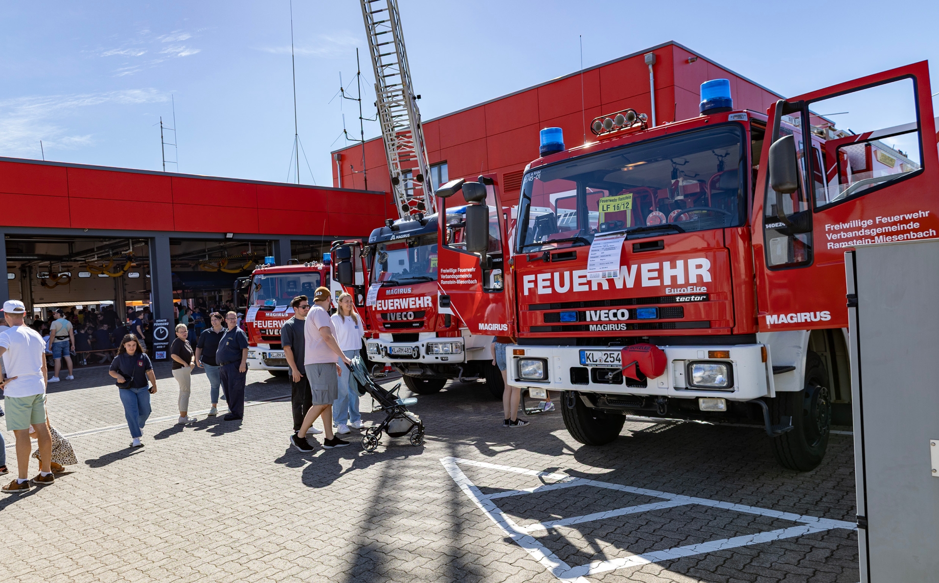 Blick in die Feuerwache beim Tag der offenen Tür